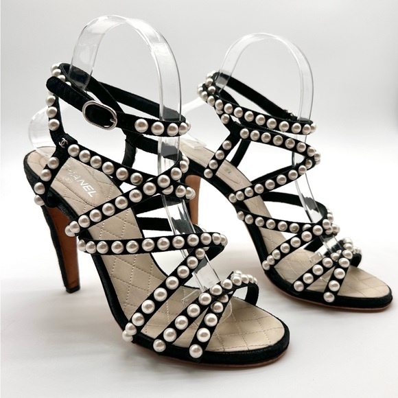 Chanel CC Logo Pearl Embellished Black Leather Quilted Leather Sandals EU 37.5 C - Picture 1 of 13
